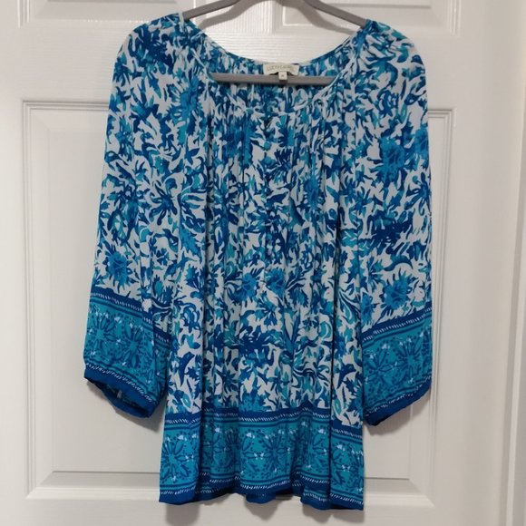 Lucy & Laurel Tops Lucy Laurel Floral Blouse Poshmark